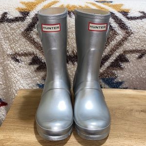 New metallic silver short Hunter boots with boot socks
